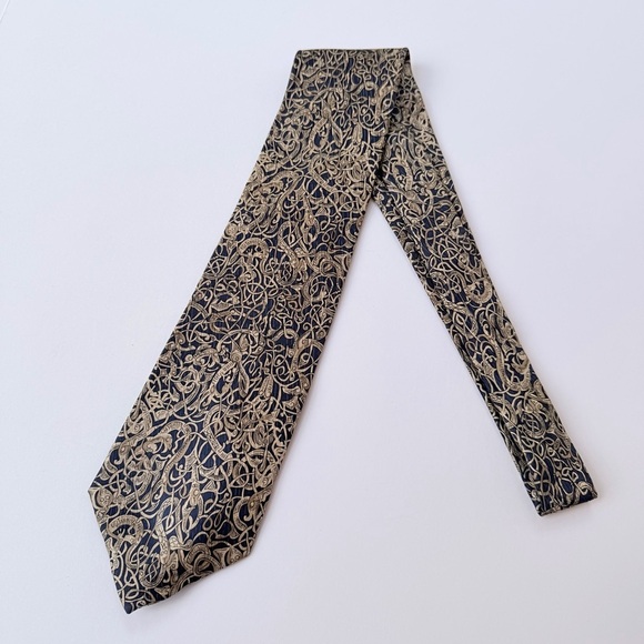 The Morgan Library Other - Men’s The Morgan Library Celtic Knot And Dog Pattern Silk Necktie